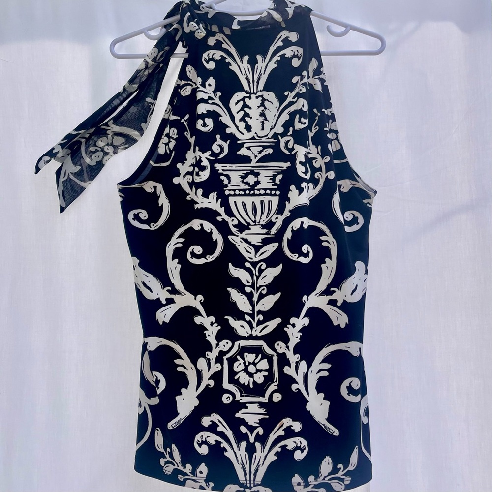 Black & White Store sleeveless blouse